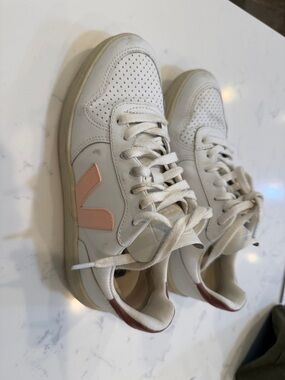 Veja White Sneakers with Dusty Pink Heel Tab